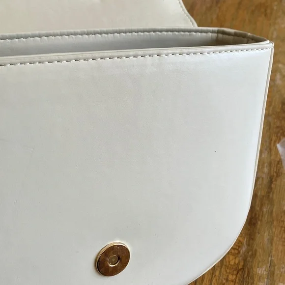 Chic White Crossbody Bag with Gold Accents - Picture 7 of 8